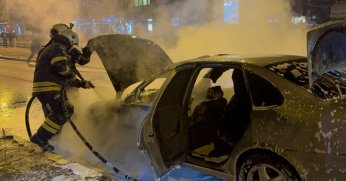 Sanayiden yeni çıkan araba alev alev yandı