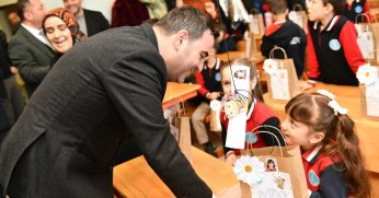 Başkan Özlü öğrencilerin karne heyecanına ortak oldu   