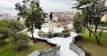 Büyükşehir, Atatürk Heykeli’nin temizliğini yaptı