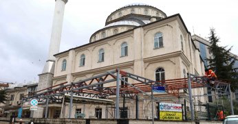 İzmit Eren Camii’ne yeni sundurma