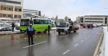 Zabıta, 2 bin 736 aracı çekti