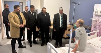 Başkan Ömeroğlu Hastanede Tedavi Gören İlçe Sakinlerini Ziyaret Etti