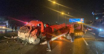 Tır, otomobil ile kamyonete çarptı: 4 yaralı