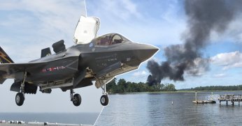 Savaş Uçağından Pilot Atlayarak kurtuldu 