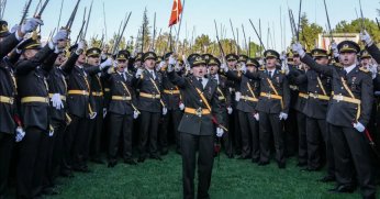 5 Teğmen ve 3 Disiplin Amiri TSK'dan ihraç edildi