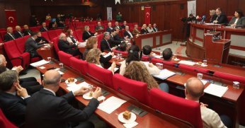 İzmit Belediye Meclisi 6 Şubat depremlerinde hayatını kaybedenleri andı!