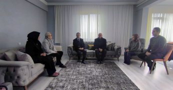  Sivaslı Kaymakamı Ayşegül Efe Tunç’a Taziye Ziyaretinde Bulundu!