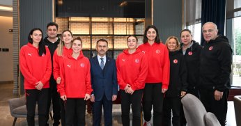 Vali İlhami Aktaş’tan A Milli Kadın Basketbol Takımımıza Moral ve Destek Ziyareti