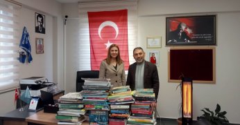 Muhtar Acartürk'ten anlamlı kitap desteği