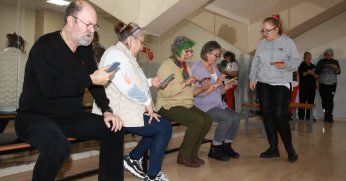 Tiyatroda hünerlerini sergileyecek