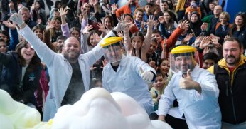 Bilimi üreten olmalıyız