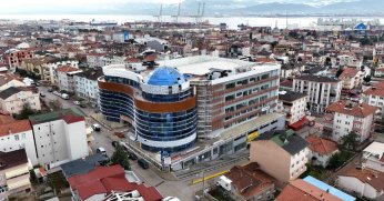 Derince Belediyesi hizmet binasında yoğun tempo