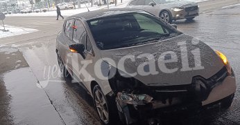 Kandıra Sapağında maddi hasarlı trafik kazası 