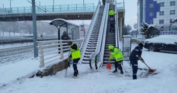 Büyükşehir 12 ilçede, tüm gücüyle sahada