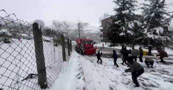 Kar topu ile püskürttü