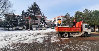 Kar dindi, Büyükşehir’in çalışması bitmedi