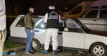 Park halindeki otomobilde başından vurulmuş halde bulundu!