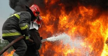 İzmit’te Ev Yangını: Mahsur Kalan Yaşlı Kadın Kurtarıldı