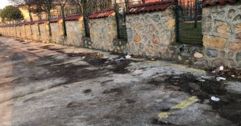 İZMİT’TE O OKULUN ÇEVRESİ LEŞ GİBİ