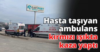 Hasta taşıyan ambulans kırmızı ışıkta kaza yaptı