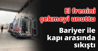  El frenini çekmeyi unuttu, bariyer ile kapı arasında sıkıştı