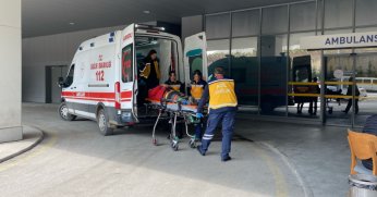 Çatıdan düşen kişi yaralandı   3 metre yüksekliğindeki çatıdan düştü