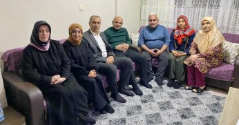 Her akşam bir evde gönül sofrasına konuk oluyor