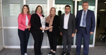 İzmit Belediyesinden kadın muhtarlara 8 Mart ziyareti