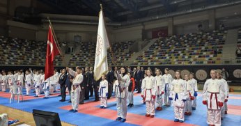 Kocaeli’de Minikler ve Yıldızlar Karate Heyecanı