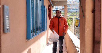 Sıcak yemekler hanelere ulaştırılıyor