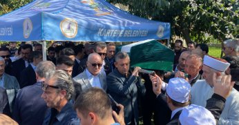 Eski milletvekili Haydar Akar'ın babasının cenaze namazına katıldı