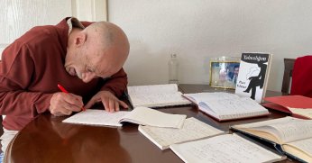  Engelleri kalemiyle aştı