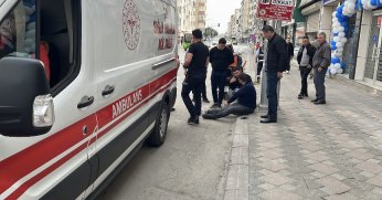 Otomobil ile çarpışan motokurye yaralandı