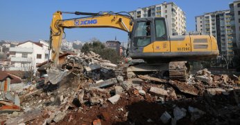 Cedit'te 7 bina daha yıkıldı