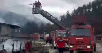 Otelin restoranı alev alev yandı.