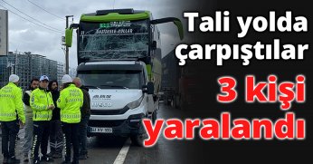 Özel halk otobüsü palet yüklü kamyonetle çarpıştı: 3 yaralı
