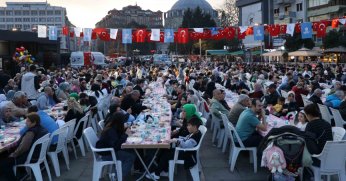 Büyükşehir’in iftar sofrası her gün 3 bin kişiyi ağırlıyor