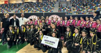  Kartepe Halk Oyunları Topluluğu birinci oldu