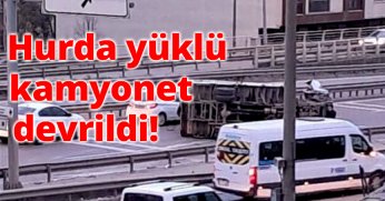 Hurda yüklü kamyonet devrildi!