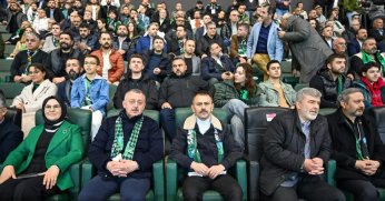 Kocaelispor ile Sakaryaspor karşılaşmasını izledi