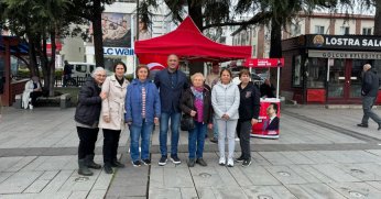 Gölcük’te İmza Stantlarına Yoğun İlgi