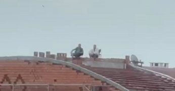 Ne tribün ne balkon! Kocaelispor aşkı onları çatıya çıkardı