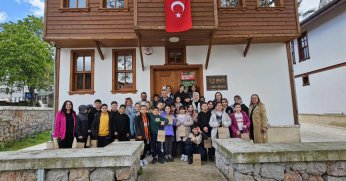 Gölcük belediyesi en çok kitap okuyan öğrencileri ödüllendirildi 