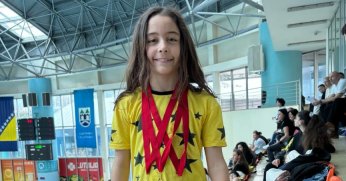 Asya yüzme şampiyonasından 4 madalya ile döndü