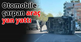 Otomobile çarpan araç yan yattı