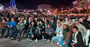 MHP’li Kazan, Kocaelispor maçını bu kez Kent Meydanı’nda izledi