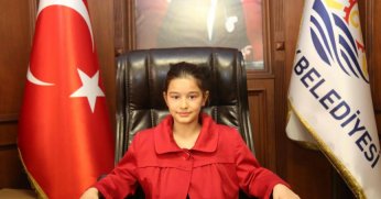 Gölcük'te Başkan Sezer, Makamını Minik Başkan Aslı'ya Bıraktı