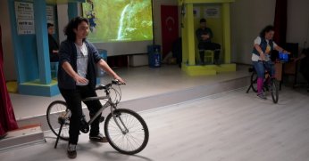 Kocaeli'nde “Sürdür Abi” hem eğlendiriyor hem öğretiyor