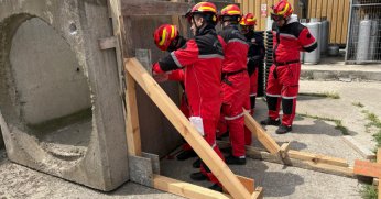 Büyükşehir İtfaiyesi’nden tahkimat ve iple erişim eğitimi