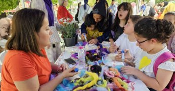 Çocuklardan anneleri mutlu edecek hediyeler